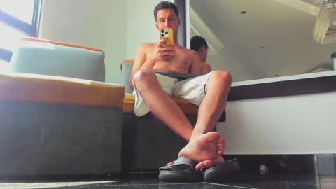 foot_master777 online show from March 3, 7:28 pm