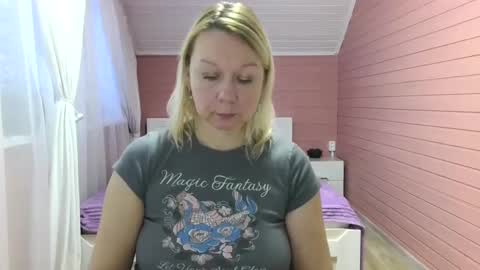 forever_smilex online show from February 17, 5:14 am