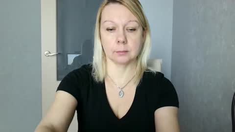 forever_smilex online show from February 10, 9:36 am