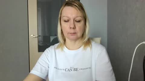 forever_smilex online show from February 12, 9:20 am