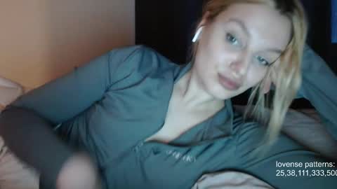 i am your baby Alien  online show from October 28, 2:18 pm