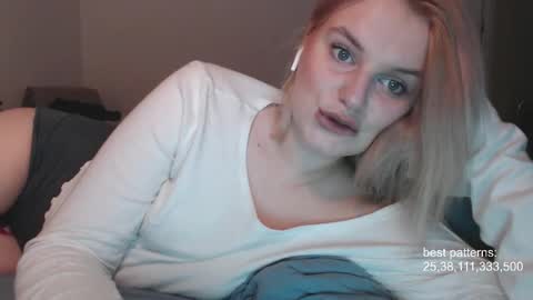 Snapshot of foxfrromearth chatting on September 10, 4:02 am i am your baby Alien online show from September 10, 4:02 am