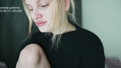 i am your baby Alien  online show from November 14, 11:28 pm