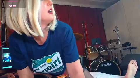 FoxyandTed online show from September 29, 4:17 pm