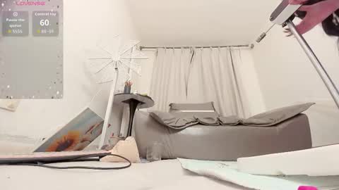 yiyi online show from November 12, 12:07 pm