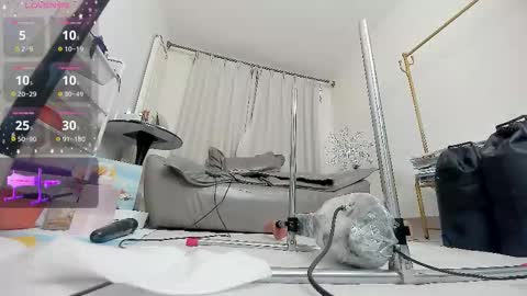 yiyi online show from December 18, 12:00 pm