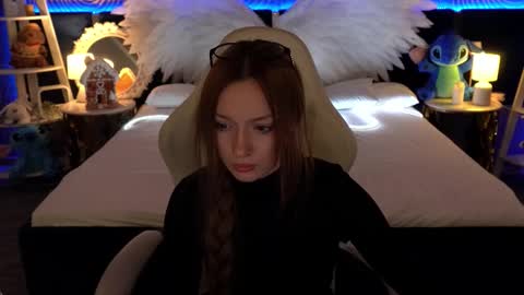 Maya online show from December 4, 5:34 pm