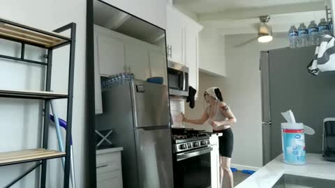 Snapshot of fragilemasochist chatting on September 25, 6:04 pm Angel online show from September 25, 6:04 pm