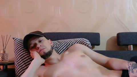 frame_tamer888 online show from July 15, 10:31 am