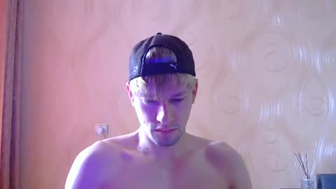 frame_tamer888 online show from May 19, 8:54 am