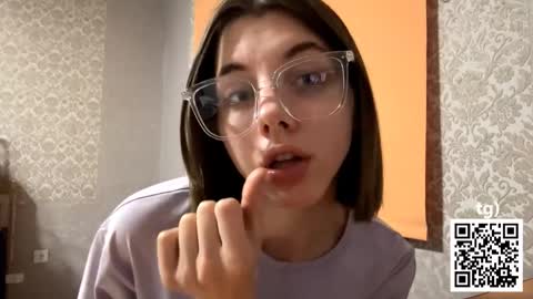 Melissa online show from December 1, 7:45 pm