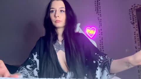Snapshot of frau_basted chatting on February 19, 12:25 am mistress Bastet and  mintcola online show from February 19, 12:25 am