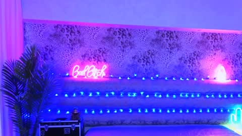 Freak online show from December 5, 9:55 am