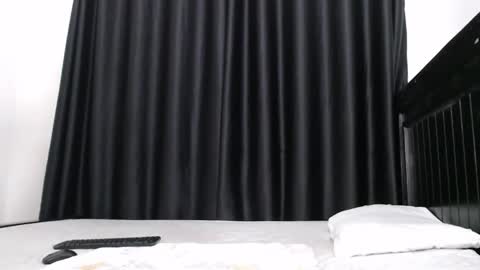 freaky_bunnies online show from April 12, 9:02 am