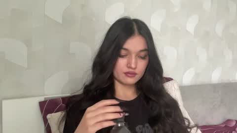 Mia online show from July 22, 10:50 am