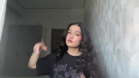 Mia online show from June 8, 5:08 am