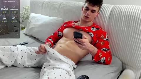 Snapshot of fresh_b1ood chatting on February 20, 10:59 pm Alex or Andrzej online show from February 20, 10:59 pm