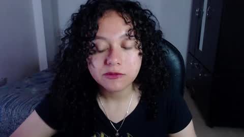 Snapshot of freud_x_louise1 chatting on December 23, 3:29 am Louise  online show from December 23, 3:29 am