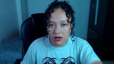 Snapshot of freud_x_louise1 chatting on October 20, 3:00 am Louise  online show from October 20, 3:00 am