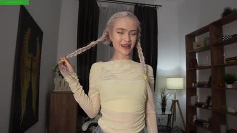 Freya online show from April 10, 8:02 pm