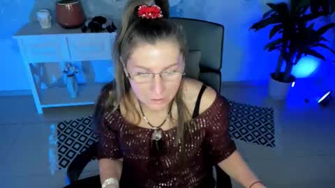 Frida Tander online show from November 30, 5:25 am