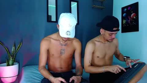 Snapshot of friendsofeverything_ chatting on December 2, 12:24 pm Adam y pitter online show from December 2, 12:24 pm