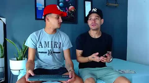 Snapshot of friendsofeverything_ chatting on December 22, 11:22 am Adam y pitter online show from December 22, 11:22 am