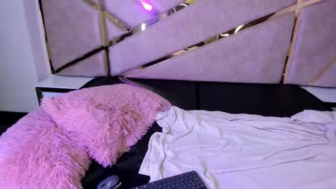 Frreya  online show from November 10, 3:53 am