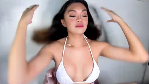 ella online show from February 25, 9:37 pm