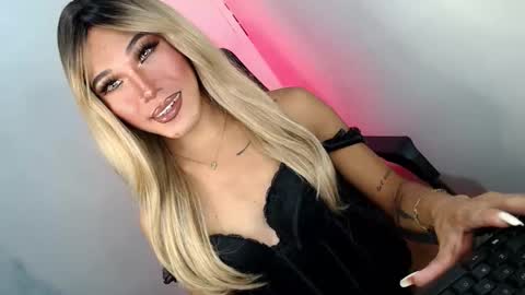 sweetyJENNY online show from April 15, 1:14 pm