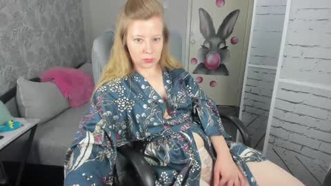 Snapshot of funny_bunny4 chatting on January 19, 3:32 pm funny_bunny4 online show from January 19, 3:32 pm