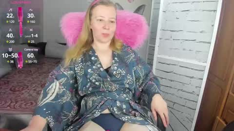 Snapshot of funny_bunny4 chatting on March 12, 6:32 pm funny_bunny4 online show from March 12, 6:32 pm