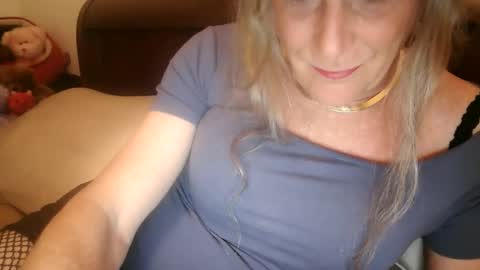 Jessie Love online show from November 9, 11:35 am