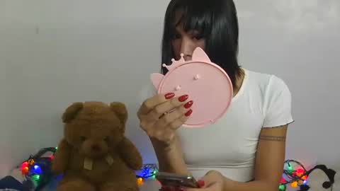 LIL LEE online show from December 3, 2:12 am