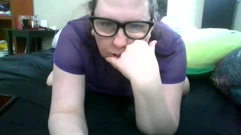 fuzzypeaches87 online show from March 13, 8:01 pm