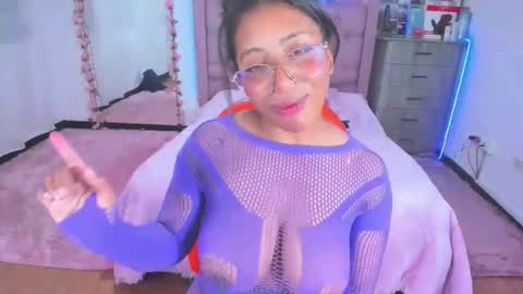 Snapshot of gabi_jhons_23 chatting on September 18, 3:05 pm gabi_jhons_23 online show from September 18, 3:05 pm