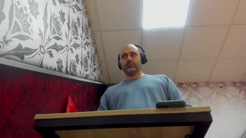 Gabriel Harmant online show from December 2, 1:41 pm