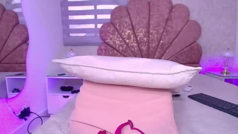 gabriela online show from December 18, 8:04 pm