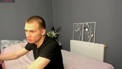 Max and Eva online show from March 25, 4:19 am