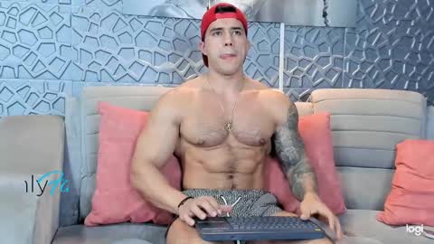Snapshot of garret_alvin_ chatting on January 9, 12:46 am Garret online show from January 9, 12:46 am