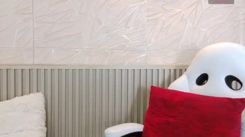 gaviluc_ online show from March 10, 11:58 am