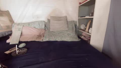 gayrobbin online show from October 7, 9:49 am