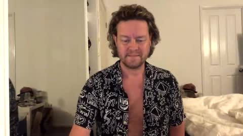 gcsurfer81 online show from May 9, 8:20 am