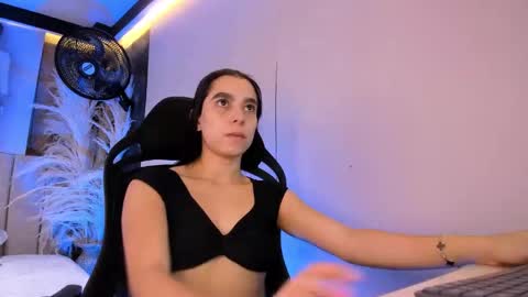 gemmabrown_ online show from March 25, 12:01 pm