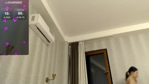 genev__ievee online show from June 16, 5:39 pm