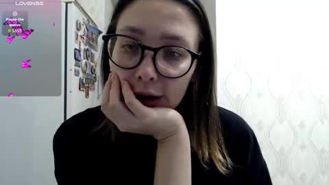 genev__ievee online show from February 4, 4:00 pm