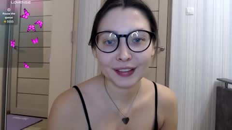 genev__ievee online show from February 8, 3:59 pm