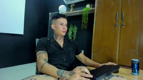 independent model online show from February 14, 5:51 am