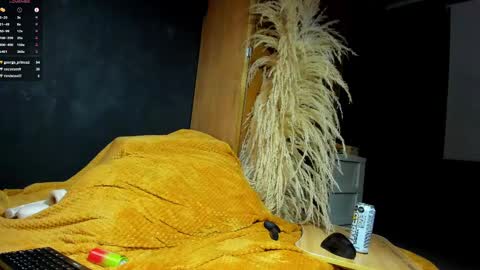 independent model online show from March 8, 3:50 am