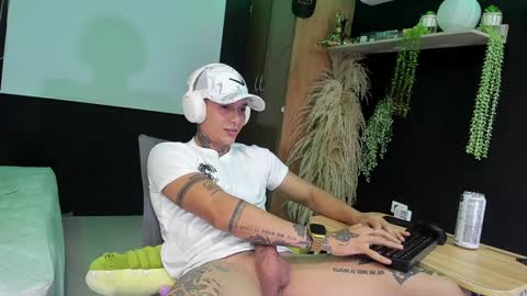 independent model online show from February 7, 4:27 am